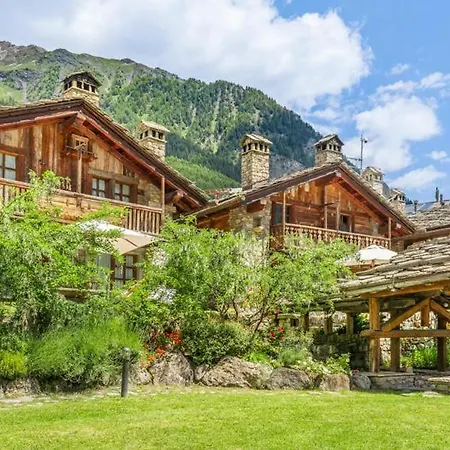 Chalet Atresort Au Coeur Des Neiges Indoor Pool&spa With 4 Bedroom - What'app - 0034-635-520-036 - For Reservations!! Villa